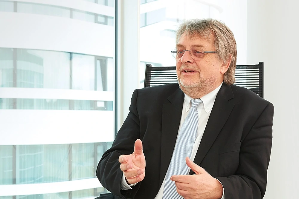 Prof. Dr. Horst Domdey Geschäftsführer / Managing Director