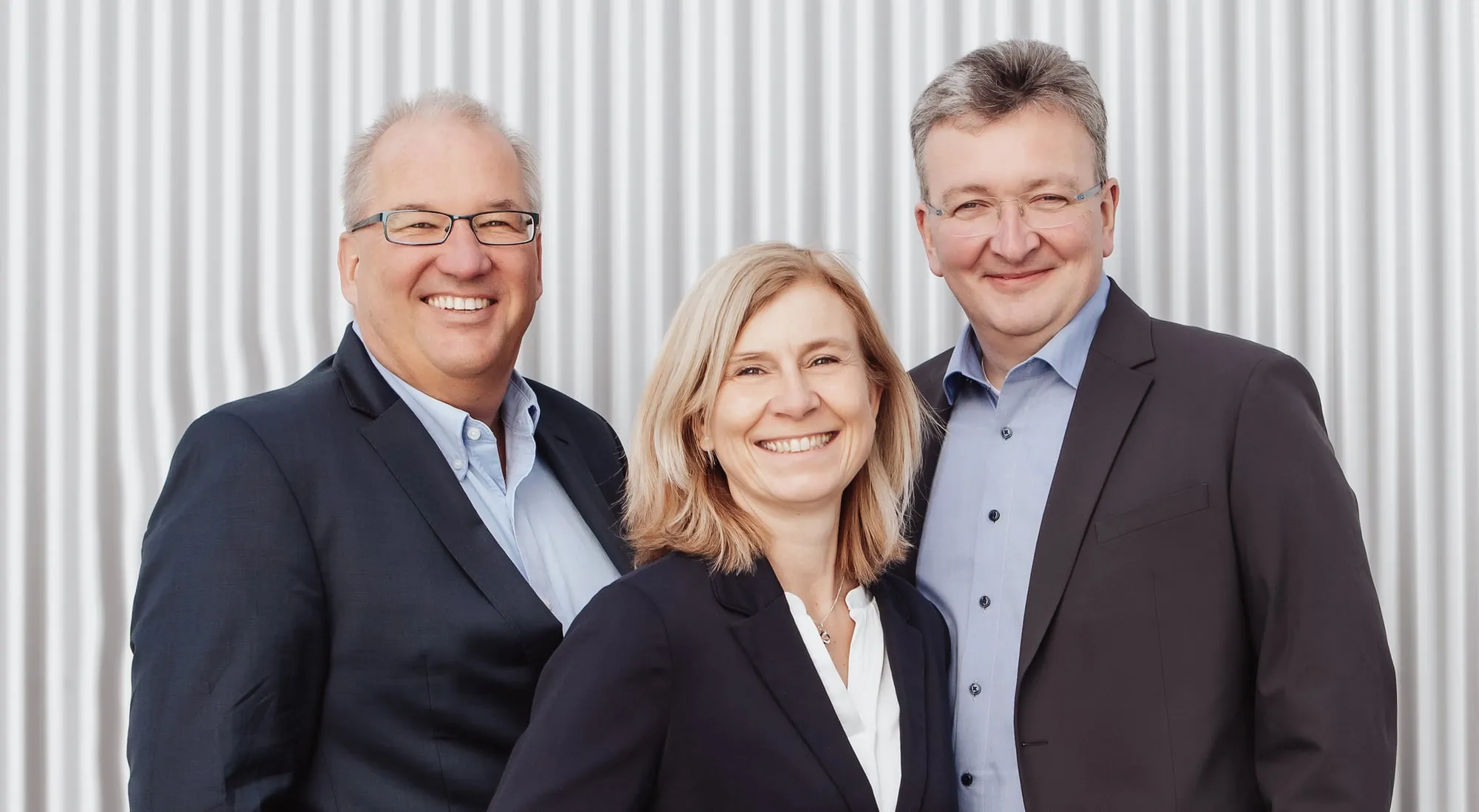 Das Immunic Management Team (v. li.): Dr. Andreas Mühler (CMO), Dr. Hella Kohlhof (CSO) und Dr. Daniel Vitt (CEO & Präsident).